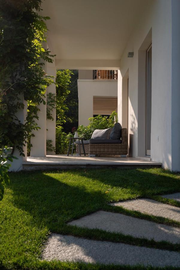 La Mascarana Apartment Lesa Bagian luar foto